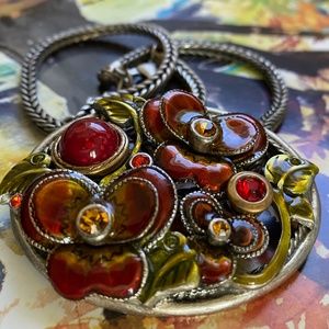 VINTAGE Floral Pendant Necklace